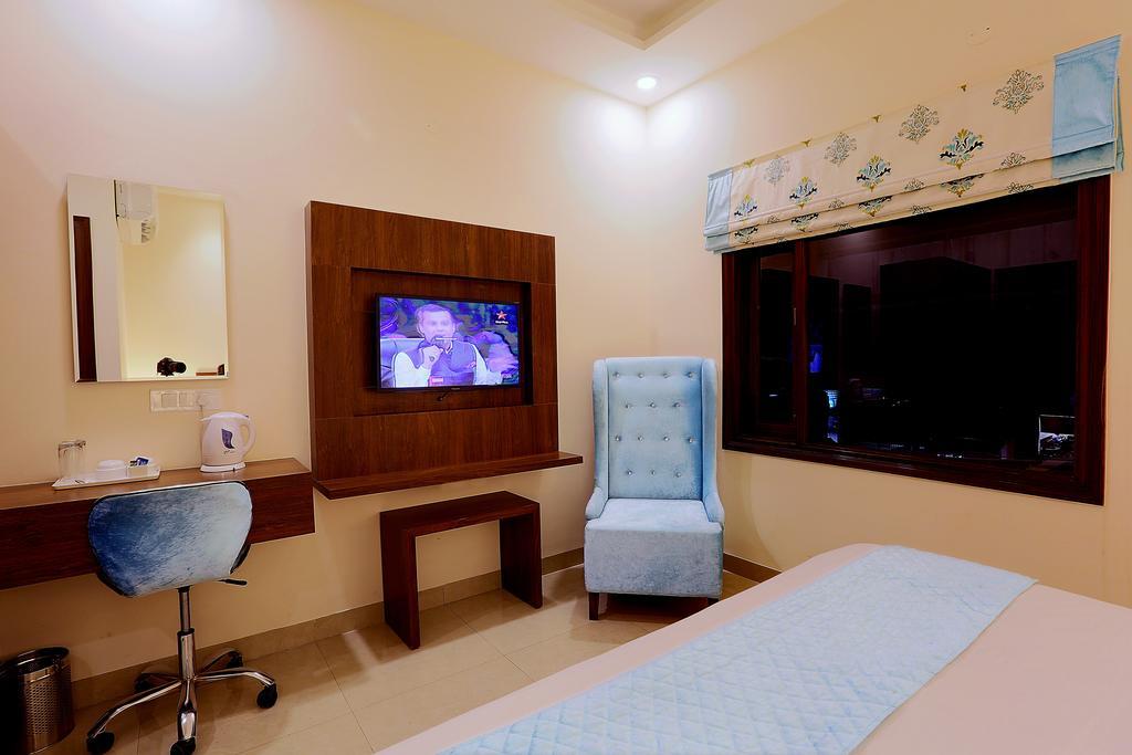 Hotel Rk Grande Ludhiana Bagian luar foto