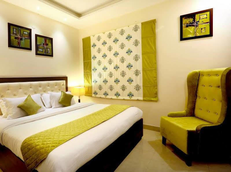 Hotel Rk Grande Ludhiana Bagian luar foto