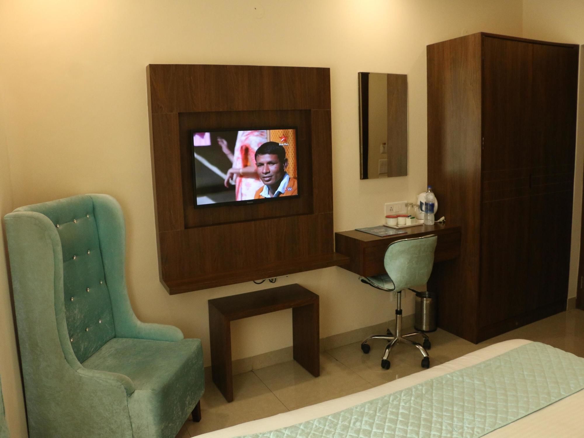 Hotel Rk Grande Ludhiana Bagian luar foto